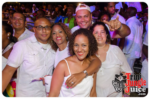 white_in_the_moonlight_2014-104