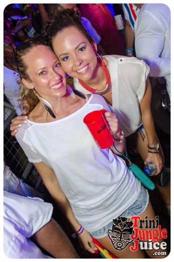 white_in_the_moonlight_2014-112