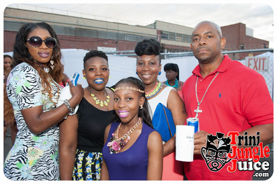 under_the_trees_2014-039