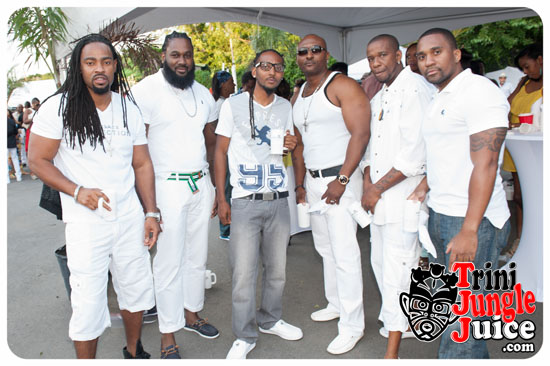 under_the_trees_2014-043