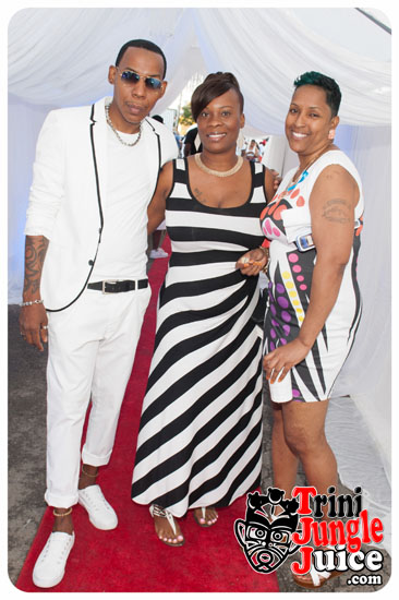 under_the_trees_2014-045