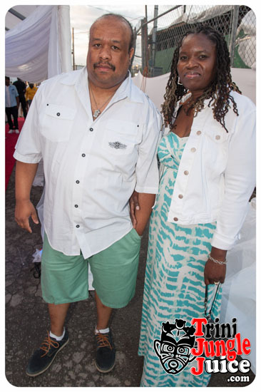 under_the_trees_2014-052