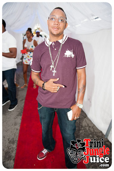 under_the_trees_2014-055