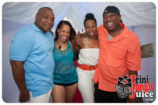 under_the_trees_2014-080