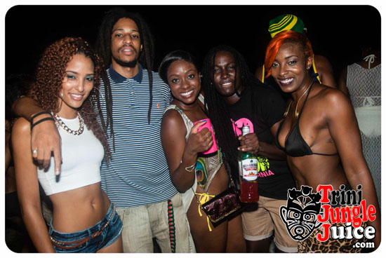 abc_alcohol_beachwear_coolers_jun28-009